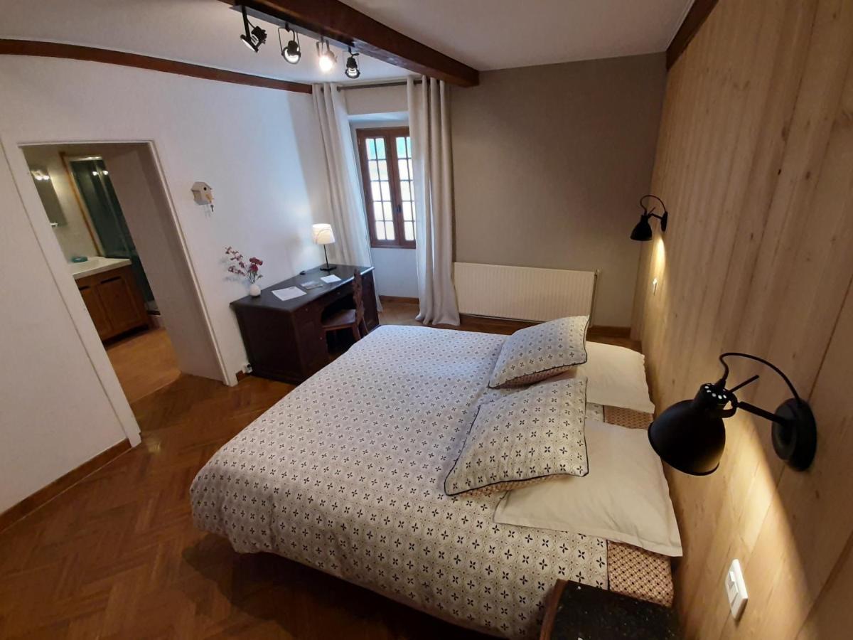 Le Sareymond Bed and Breakfast Menée Eksteriør billede