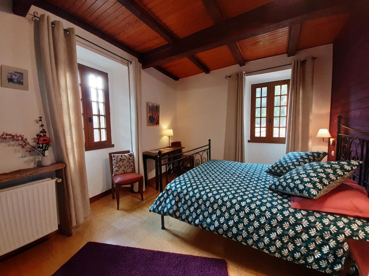 Le Sareymond Bed and Breakfast Menée Eksteriør billede