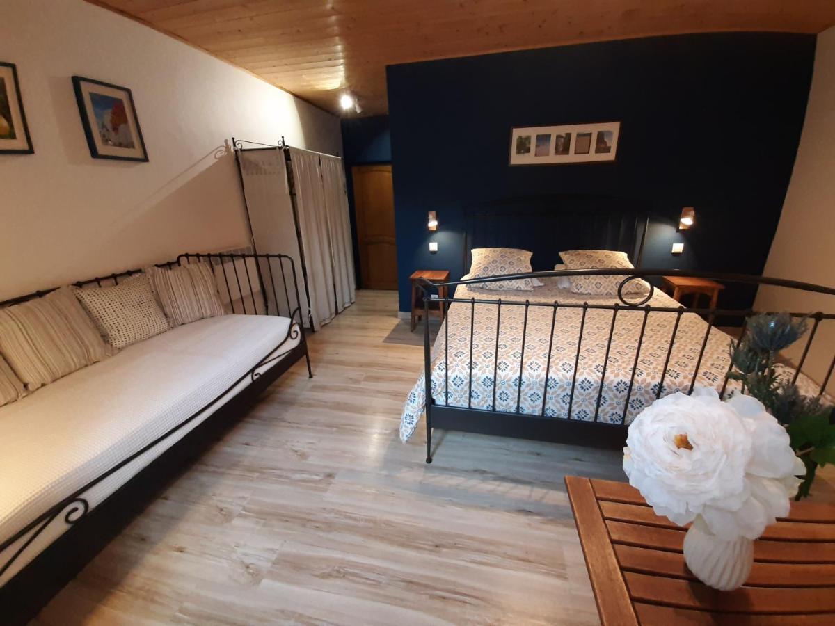 Le Sareymond Bed and Breakfast Menée Eksteriør billede
