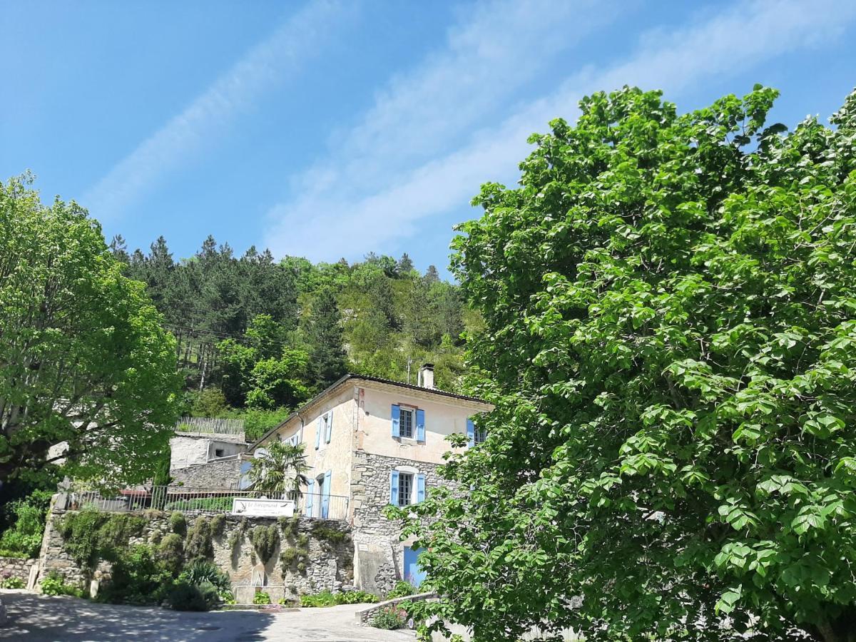 Le Sareymond Bed and Breakfast Menée Eksteriør billede