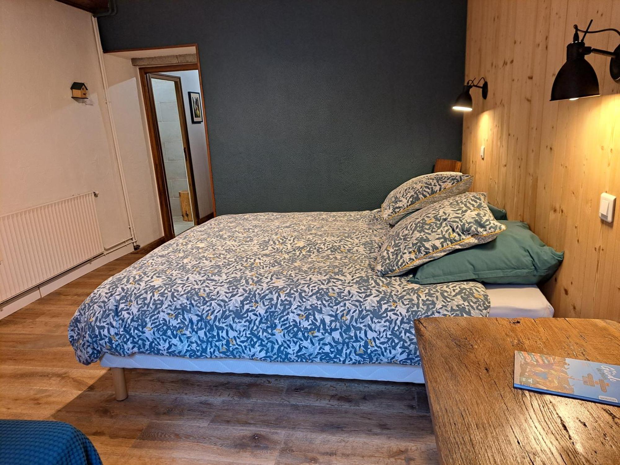 Le Sareymond Bed and Breakfast Menée Eksteriør billede