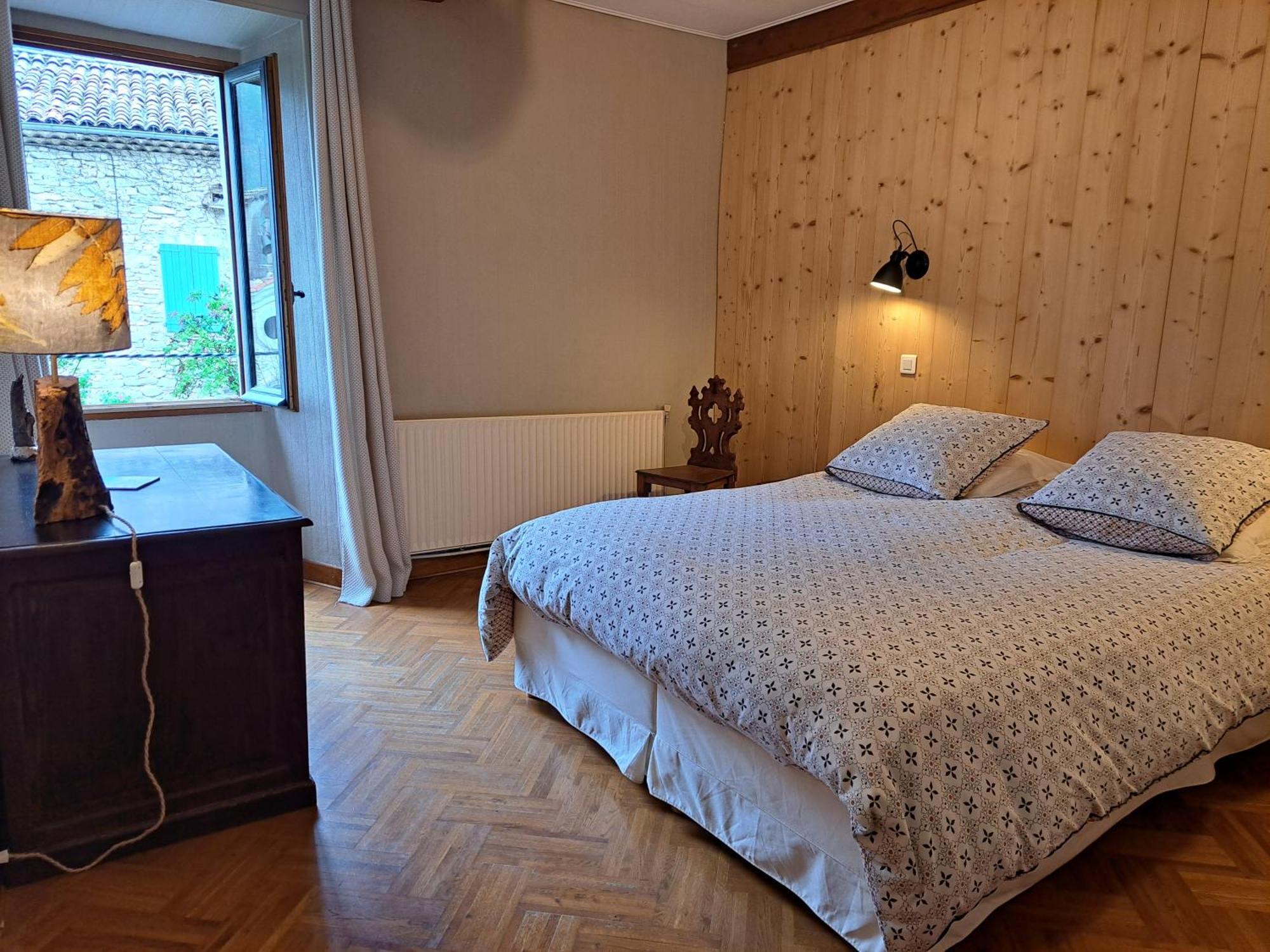 Le Sareymond Bed and Breakfast Menée Eksteriør billede
