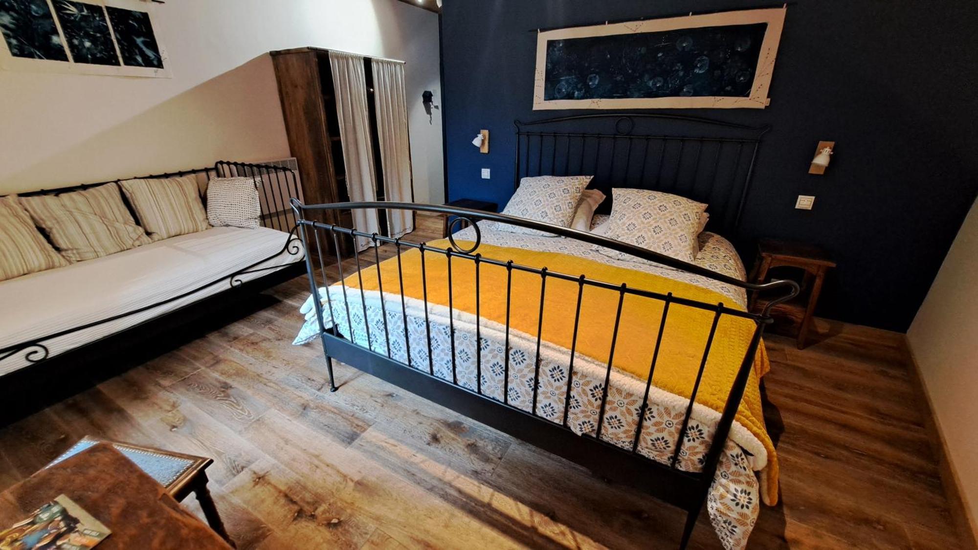 Le Sareymond Bed and Breakfast Menée Eksteriør billede